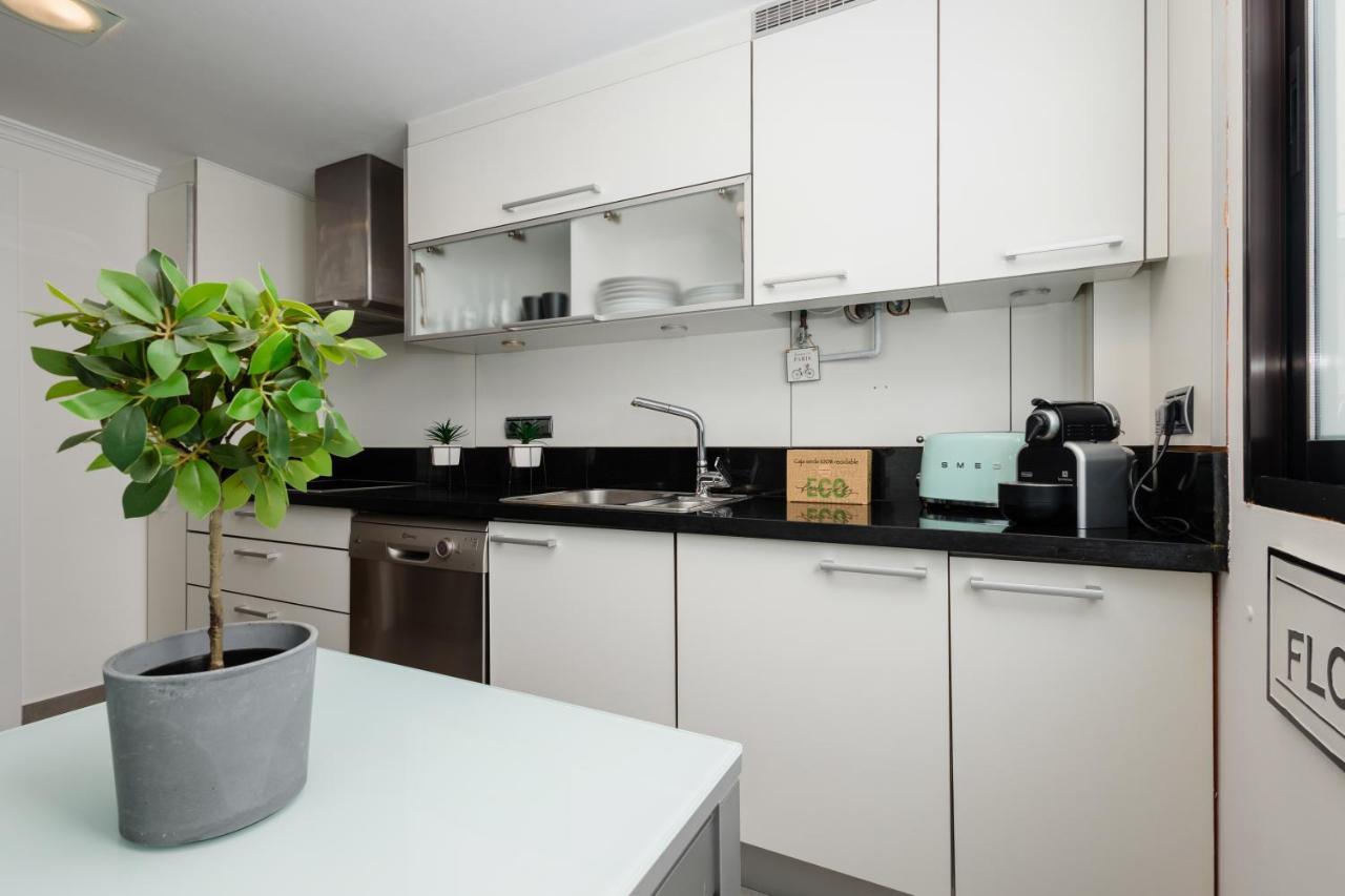 In The Historic Center Of Malaga, Very Close To The And The Ave Train Station, With Private Parking Apartamento *