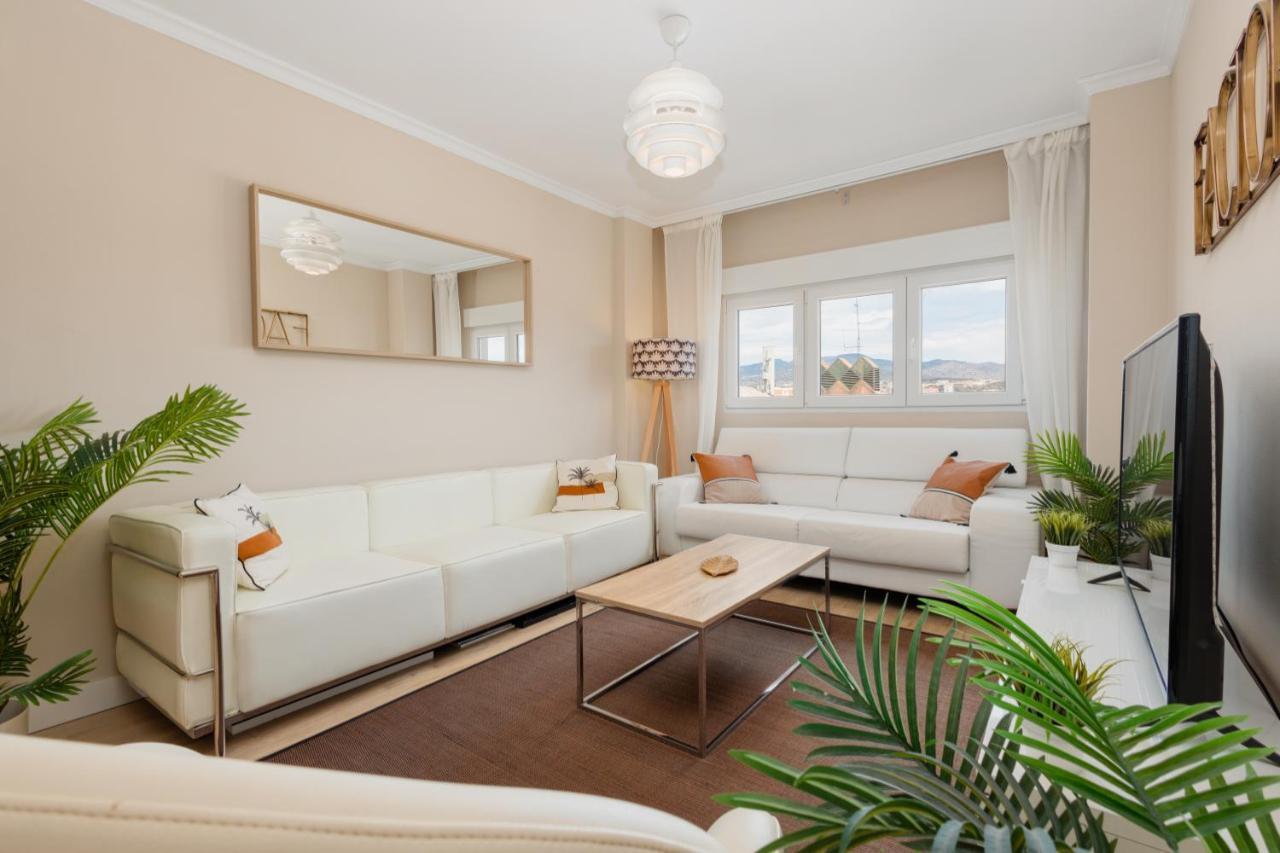 In The Historic Center Of Malaga, Very Close To The And The Ave Train Station, With Private Parking Apartamento