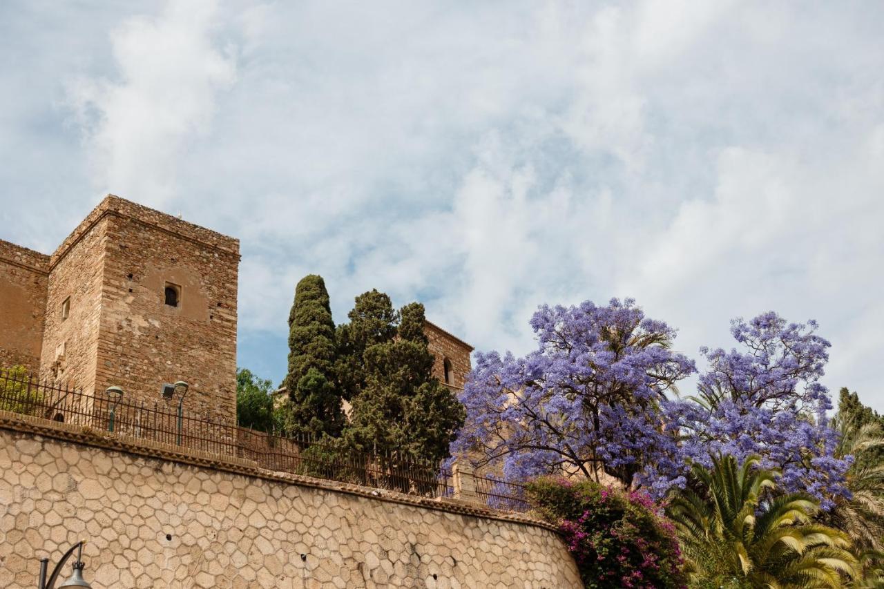In The Historic Center Of Malaga, Very Close To The And The Ave Train Station, With Private Parking Apartamento *
