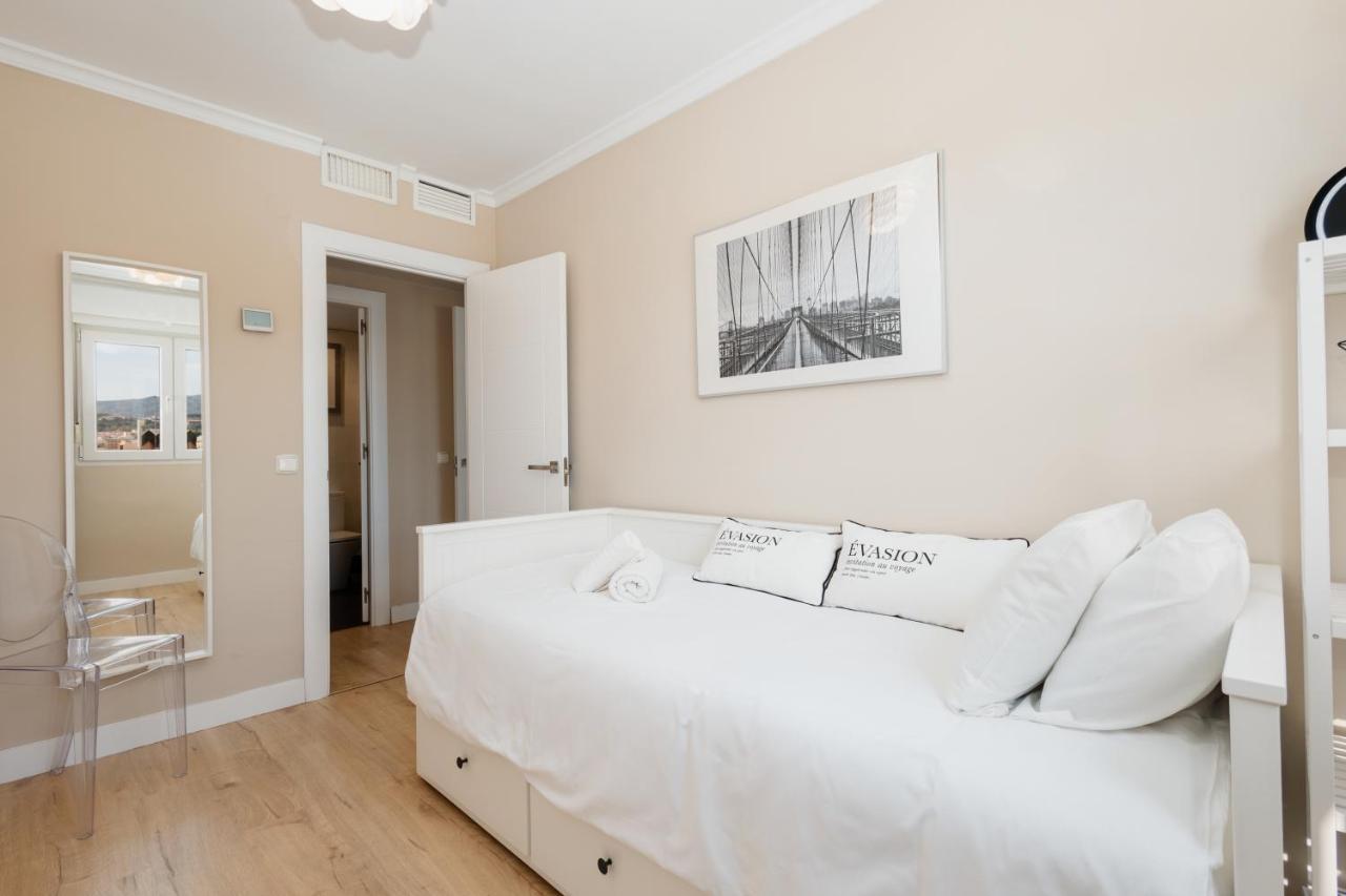 Apartamento In The Historic Center Of Malaga, Very Close To The And The Ave Train Station, With Private Parking *