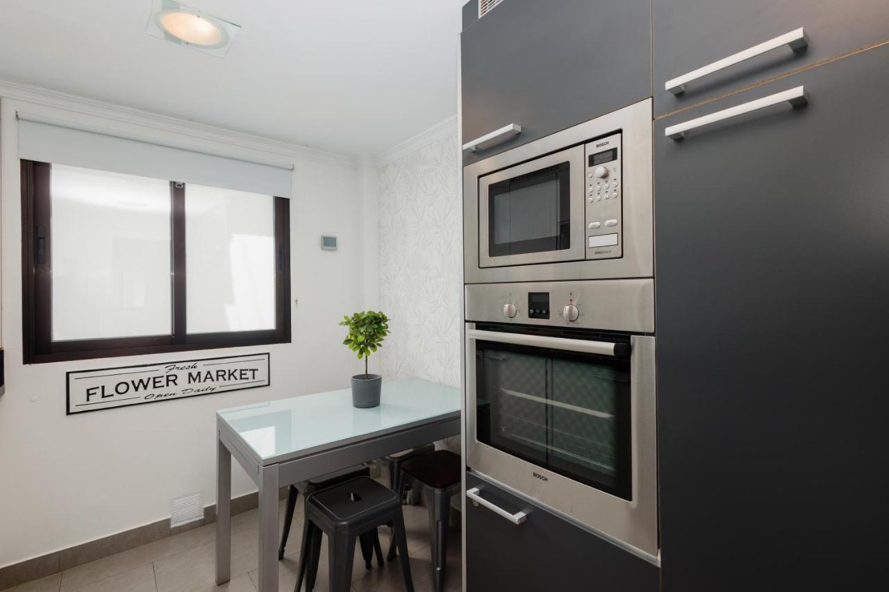 In The Historic Center Of Malaga, Very Close To The And The Ave Train Station, With Private Parking Apartamento